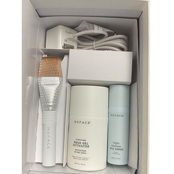 NuFace Mini+ in Midnight Black Facial Toning Device - Picture 8 of 9
